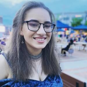 Meet your Posher, Crystal